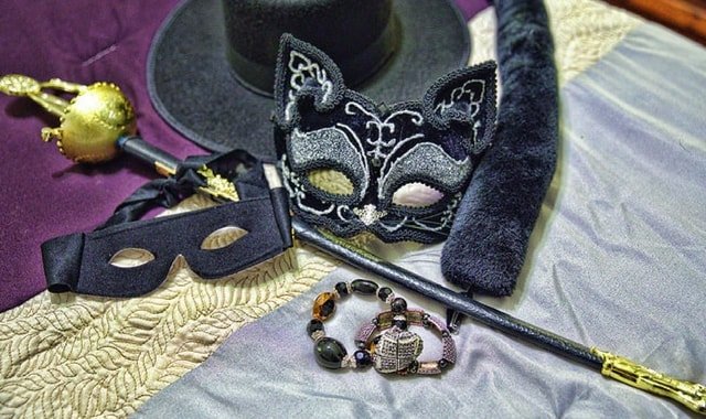 Catwoman accessories for halloween costume