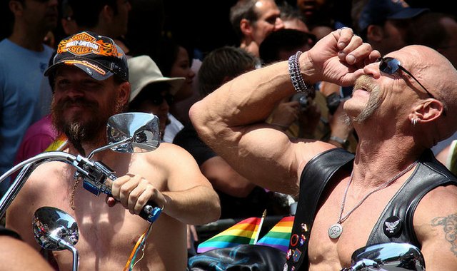 gay-men-leather-bdsm