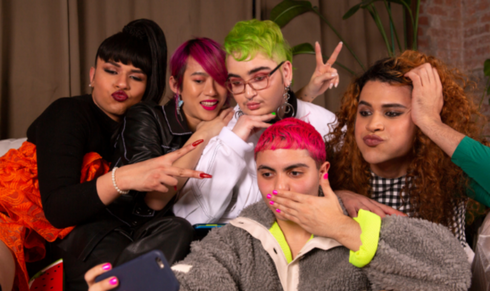 A group of friends of varying genders taking group selfie